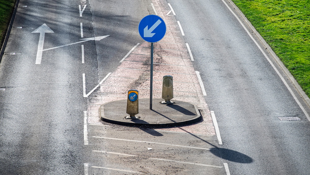 strade con segnaletica